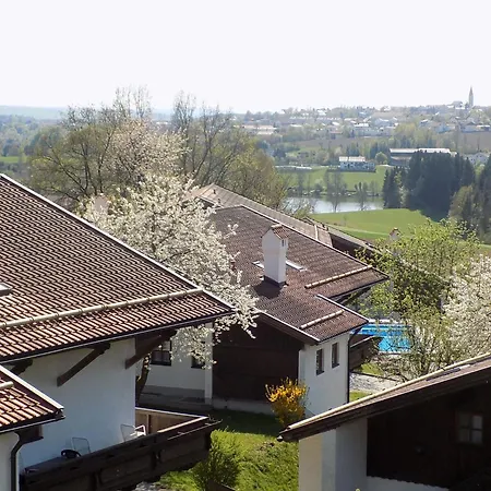 In Rassreuth Mit Gemeinsamem Pool By Interhome Freudensee